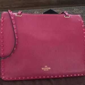 Purse in beautiful pink worn once
